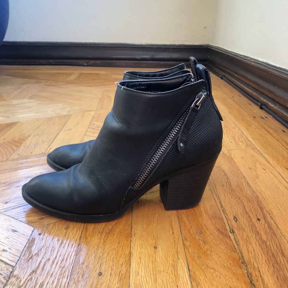 Dolce Vita Black Booties